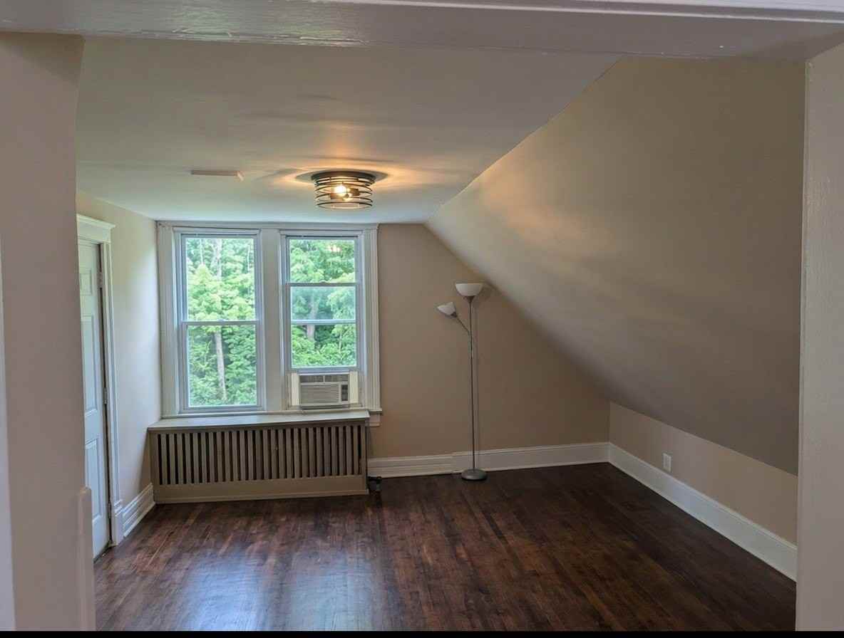 1918 N Lawndale Ave #2 - Photo 4 of 11