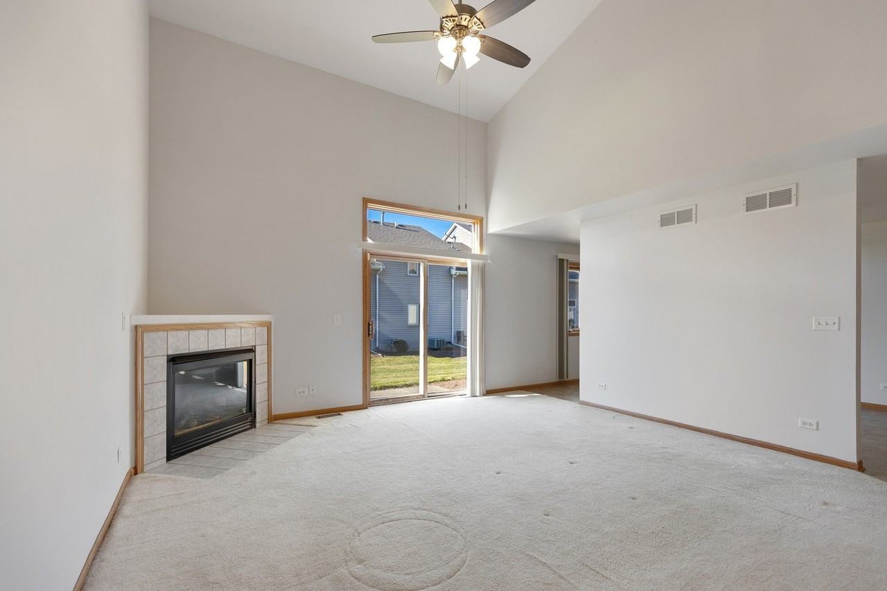 820 Adam Ln - Photo 3 of 16