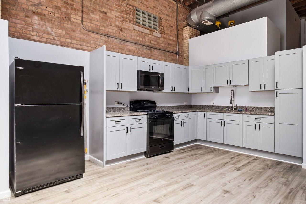 1742 N Mozart St - Photo 5 of 17