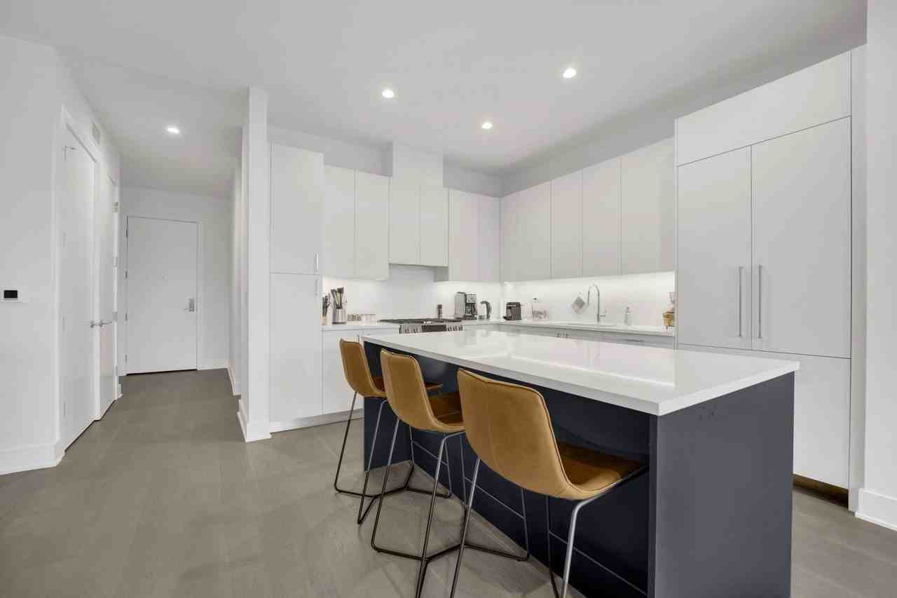 1701 W Webster Ave #205 - Photo 3 of 34