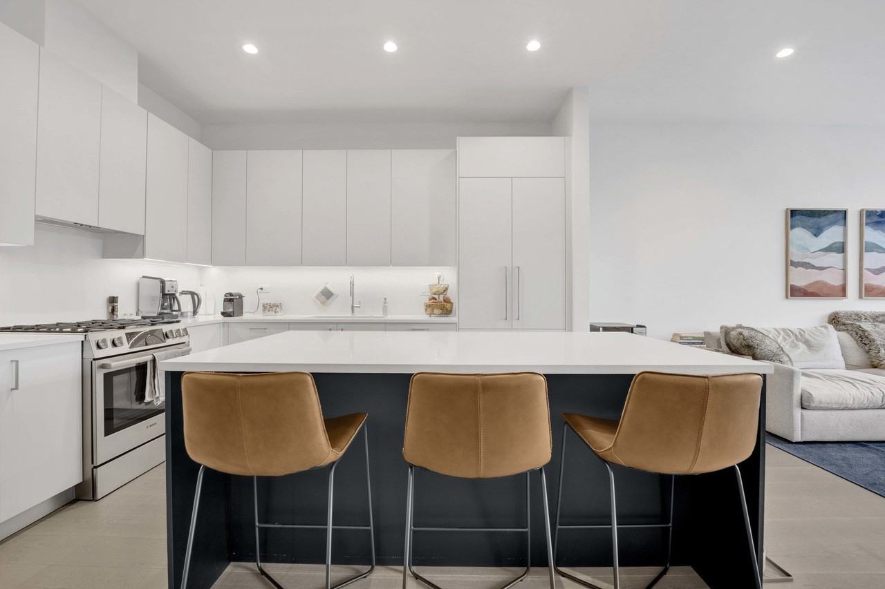 1701 W Webster Ave #205 - Photo 5 of 34