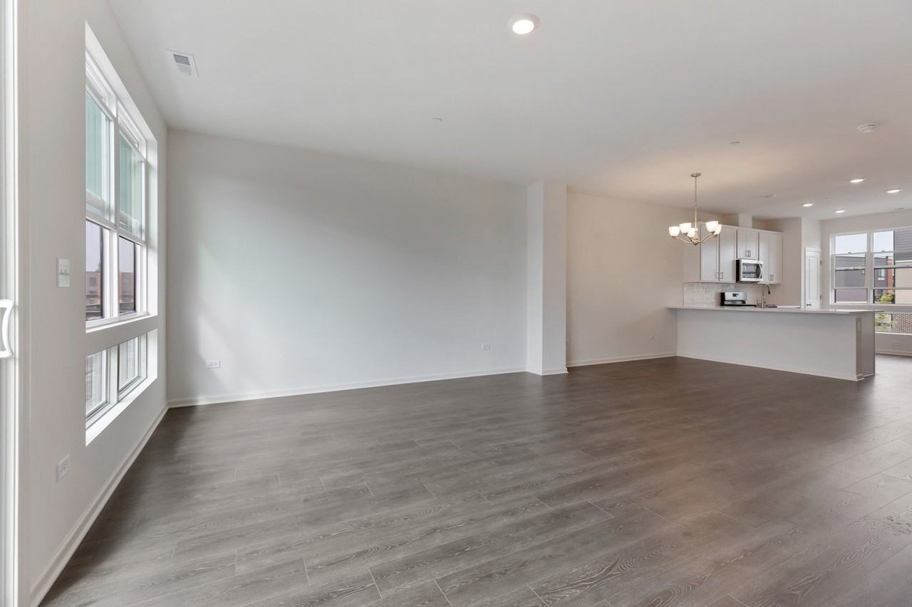 1289 Lakepointe Dr - Photo 6 of 21