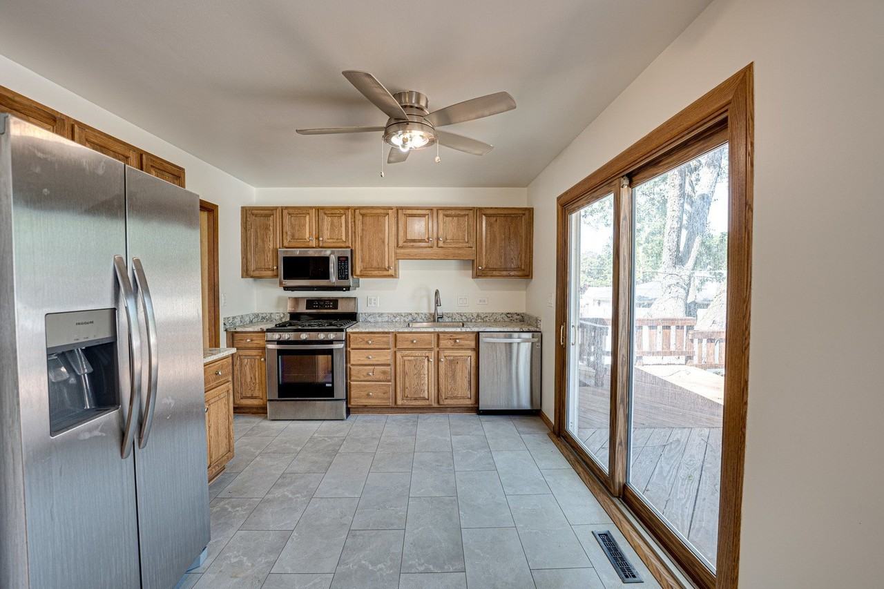 1015 Wilson Ave - Photo 5 of 29