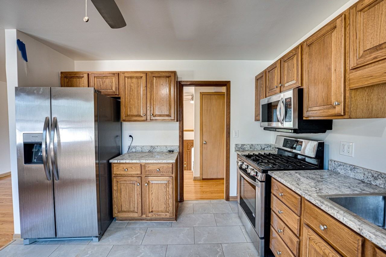 1015 Wilson Ave - Photo 6 of 29