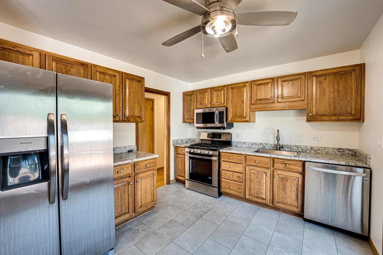 1015 Wilson Ave - Photo 7 of 29