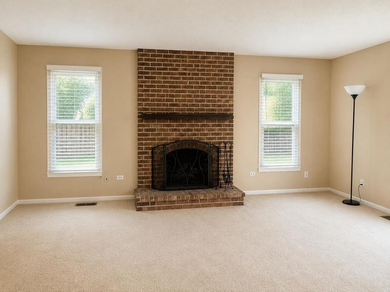 1550 Jasper Dr - Photo 4 of 9