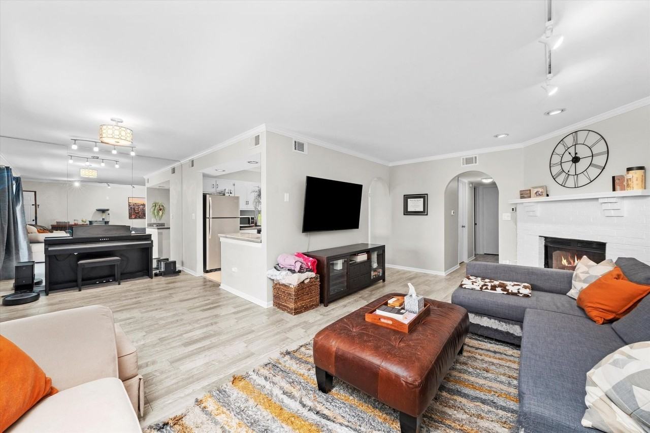 16743 Paxton Ave #3N - Photo 2 of 12