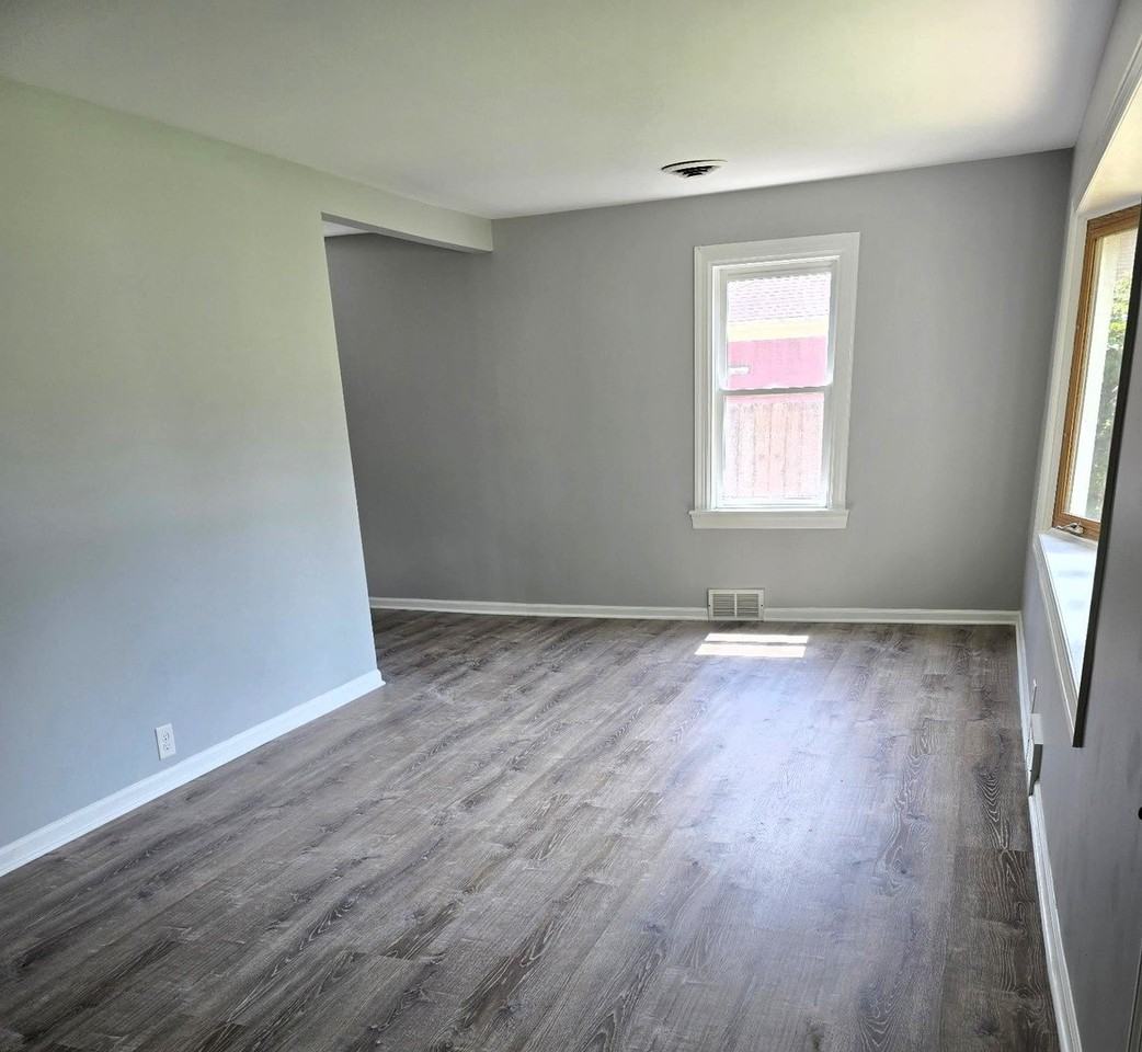 371 N La Londe Ave - Photo 2 of 10
