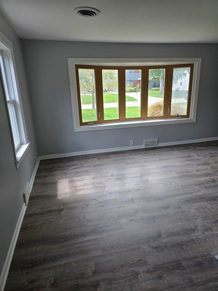 371 N La Londe Ave - Photo 3 of 10