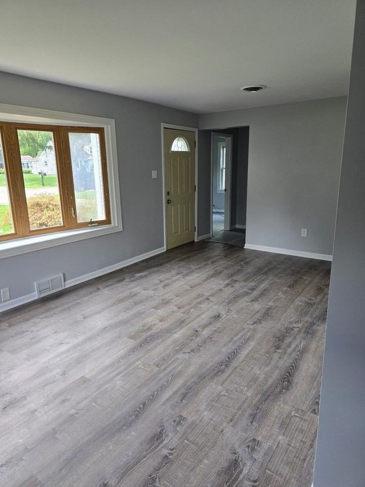 371 N La Londe Ave - Photo 4 of 10