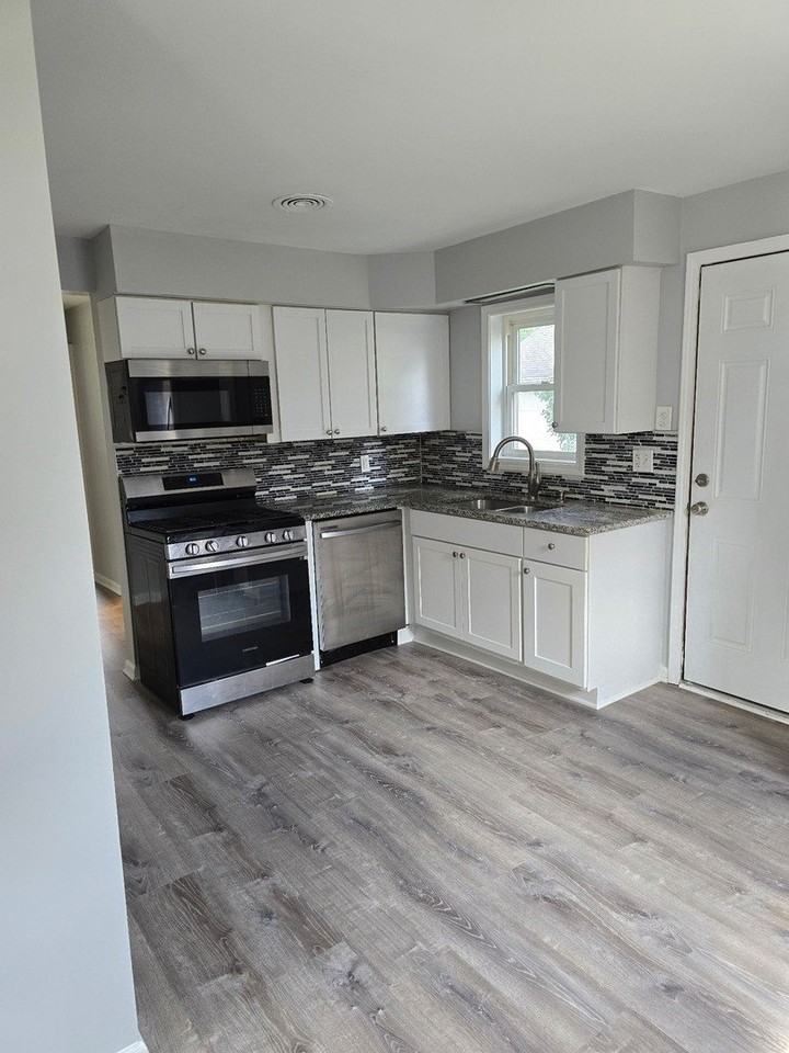 371 N La Londe Ave - Photo 5 of 10