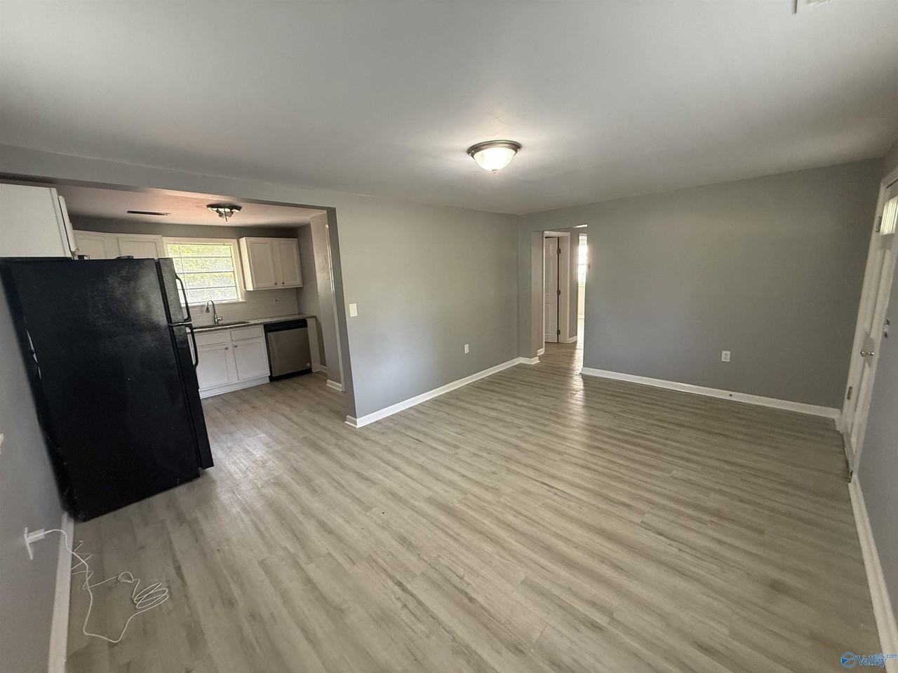 74 Derrick Dr - Photo 3 of 11