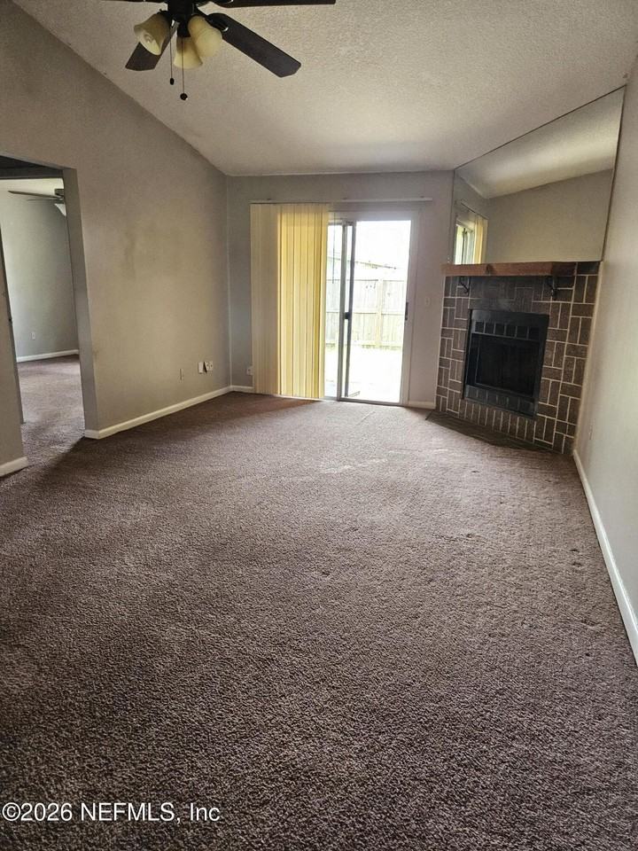 1456 Gifford Ave #B - Photo 3 of 4