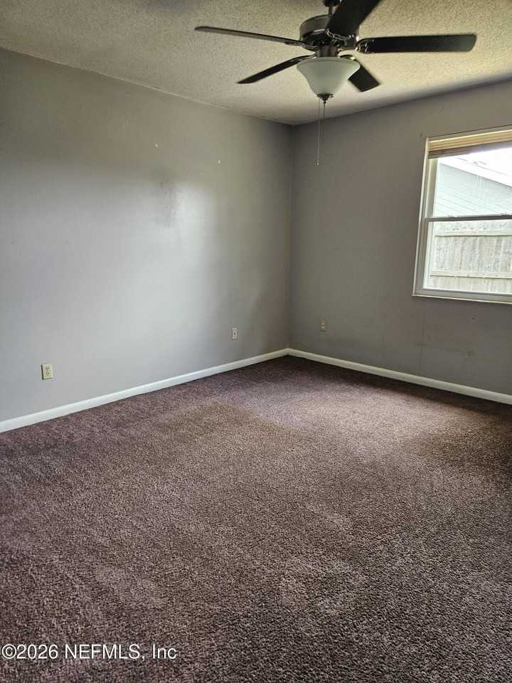 1456 Gifford Ave #B - Photo 4 of 4