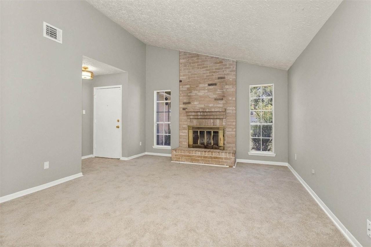 22819 Capitol Landing Ln - Photo 4 of 23