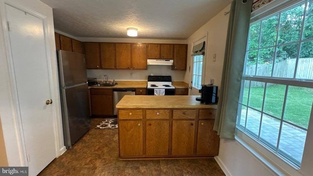 6441 Grafton Garth Ct - Photo 5 of 19