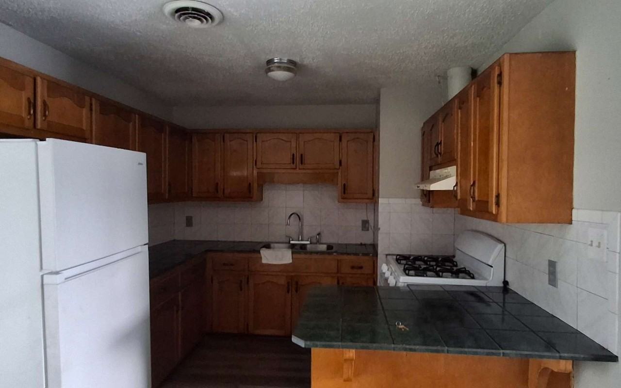 638 Ne Bailey St - Photo 3 of 22