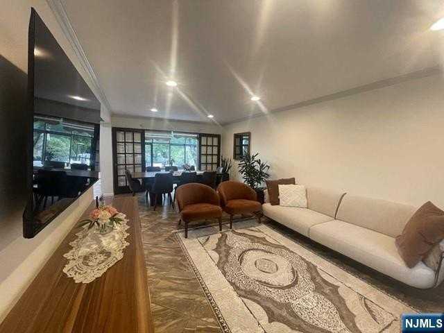 11 Benjamin Pl - Photo 5 of 25