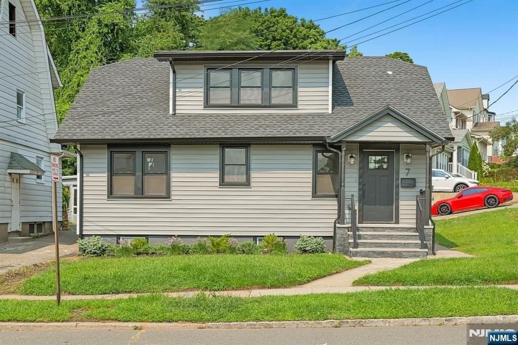 7 Franklin Ave - Photo 3 of 36