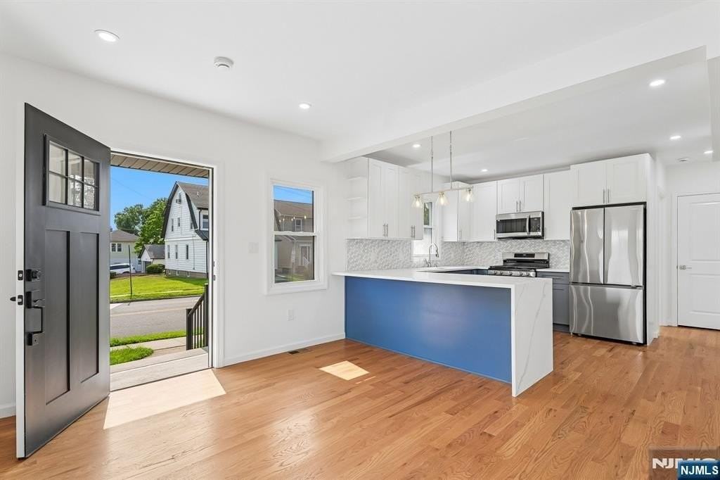 7 Franklin Ave - Photo 7 of 36