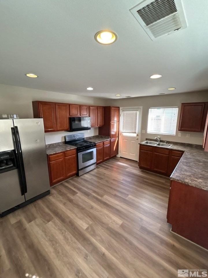 8930 Silverkist Dr - Photo 5 of 22