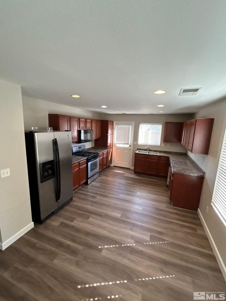 8930 Silverkist Dr - Photo 6 of 22