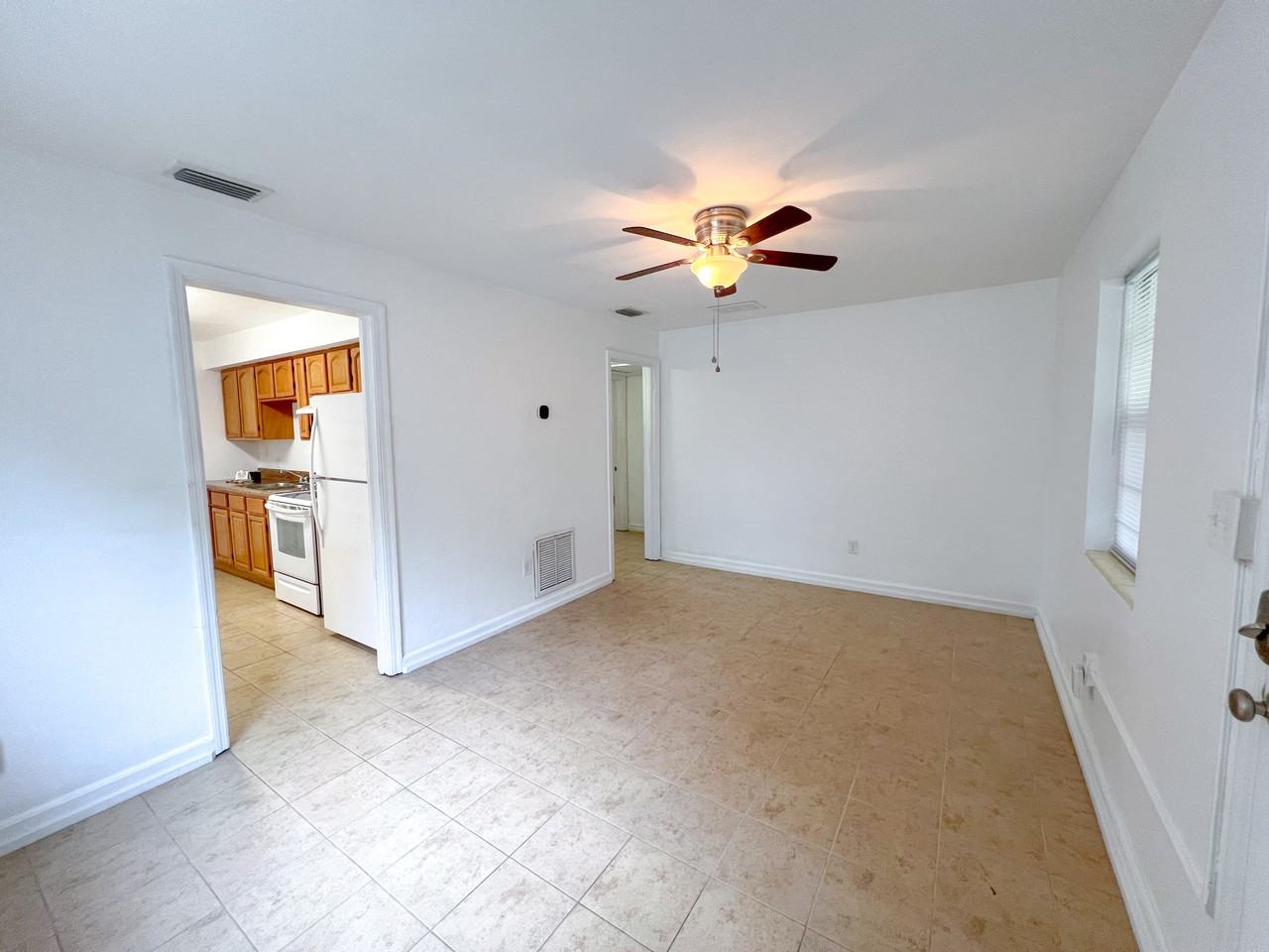 626 Nw 31st Pl #1 - Photo 4 of 11