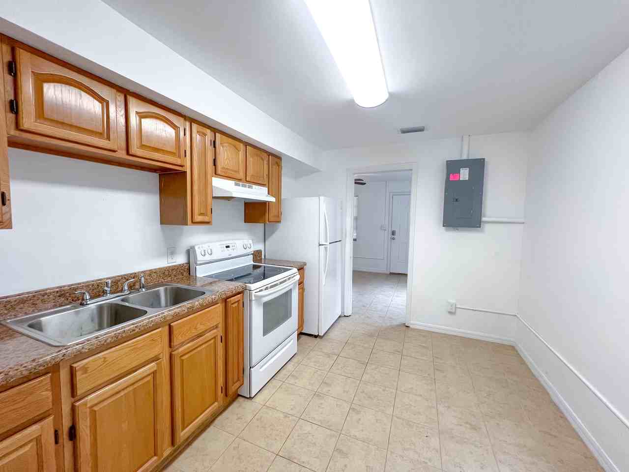 626 Nw 31st Pl #1 - Photo 5 of 11