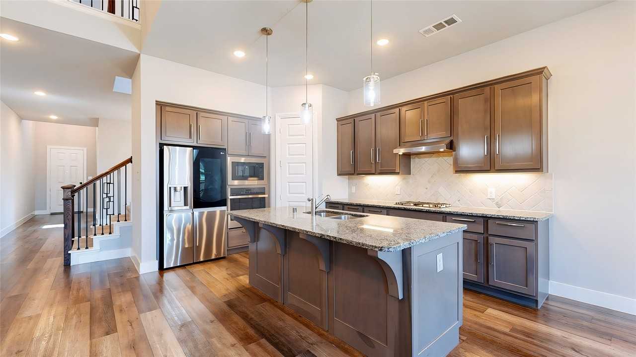 645 Highberry Dr - Photo 5 of 38
