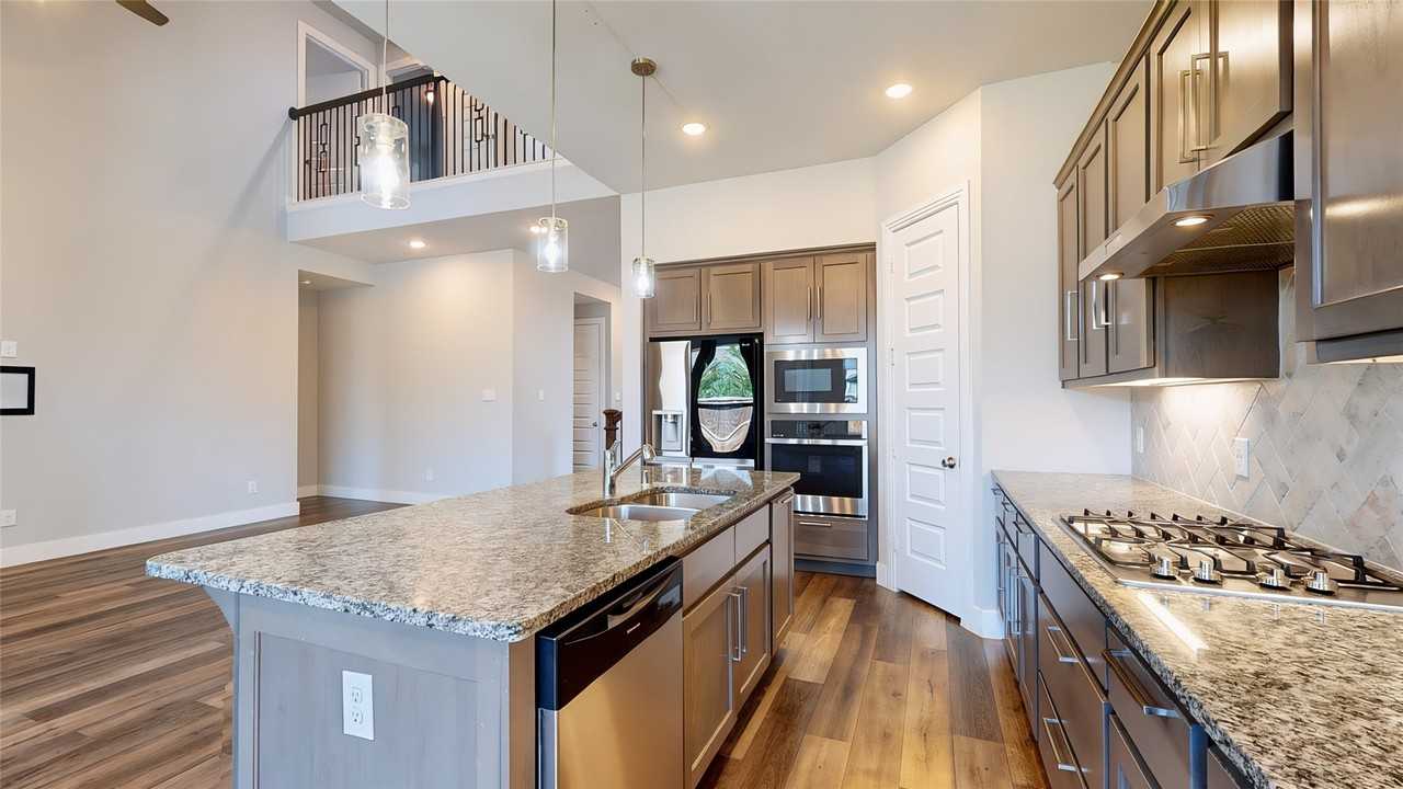 645 Highberry Dr - Photo 6 of 38