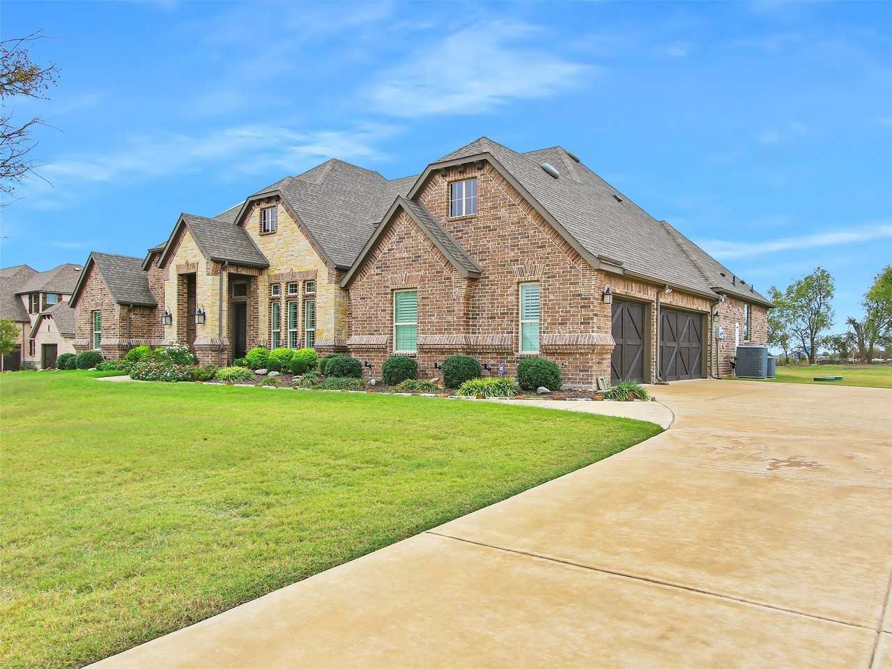 2101 Tapadero Ln - Photo 2 of 35