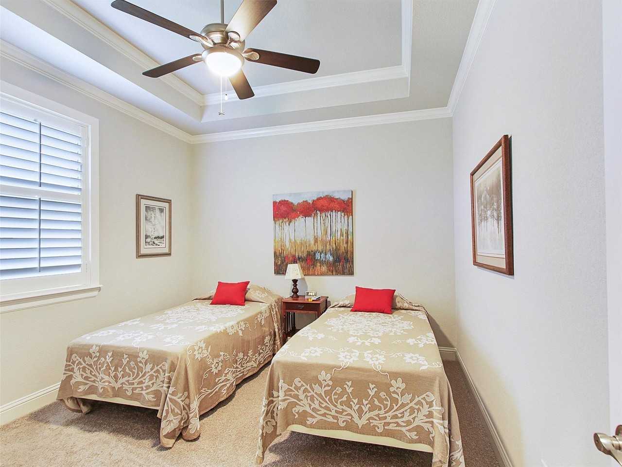 2101 Tapadero Ln - Photo 6 of 35