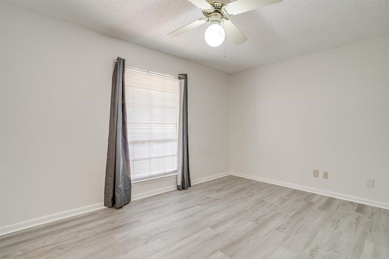 1104 Julie St - Photo 6 of 40