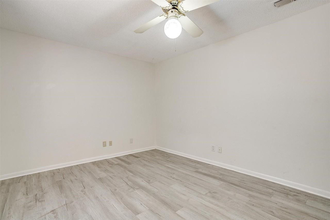 1104 Julie St - Photo 7 of 40