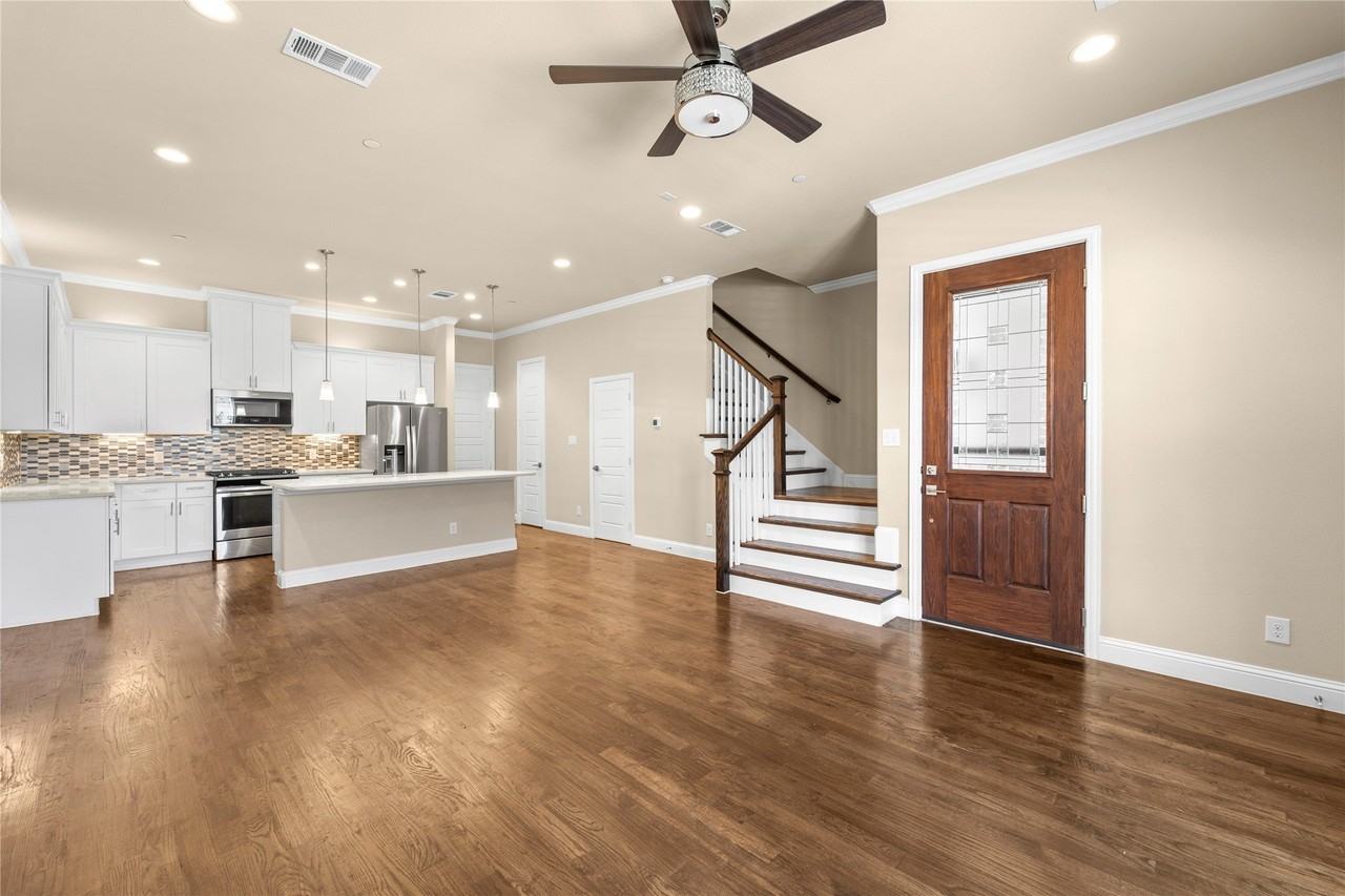 2952 Sheridan Dr - Photo 5 of 40