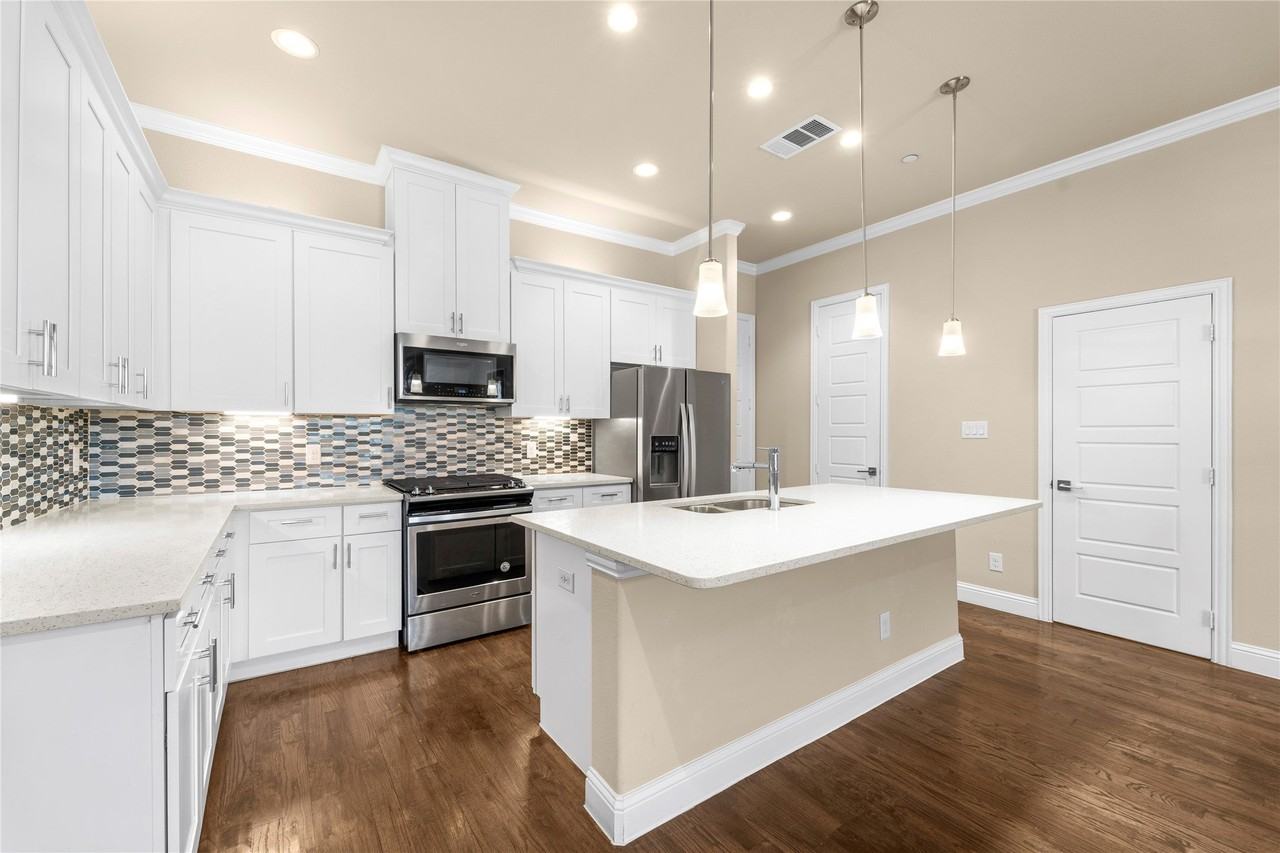 2952 Sheridan Dr - Photo 6 of 40