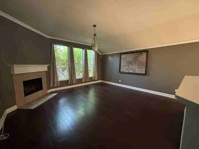 12236 Foothill Ln - Photo 3 of 8