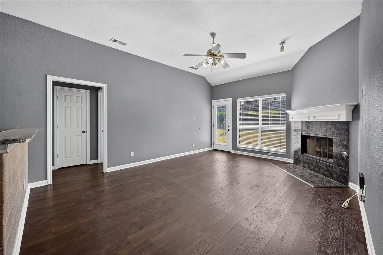 2060 Kenny Ct - Photo 2 of 20