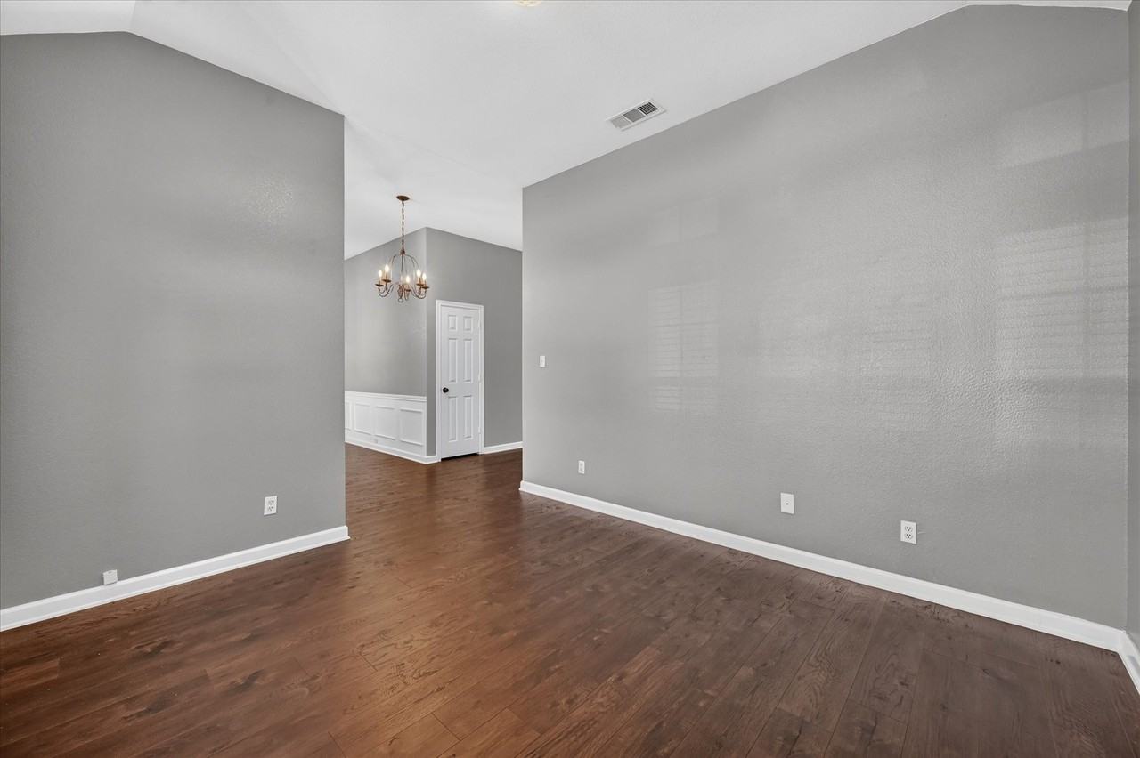 2060 Kenny Ct - Photo 6 of 20