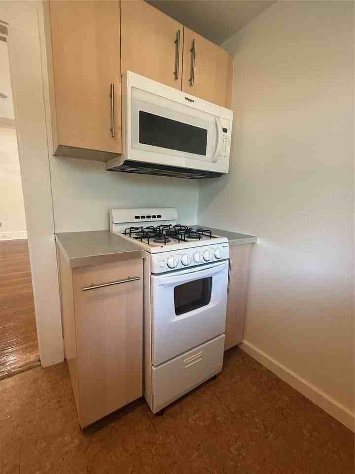 715 W Hickory St #A4 - Photo 3 of 10