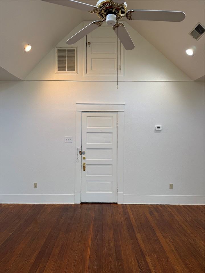 715 W Hickory St #A4 - Photo 5 of 10