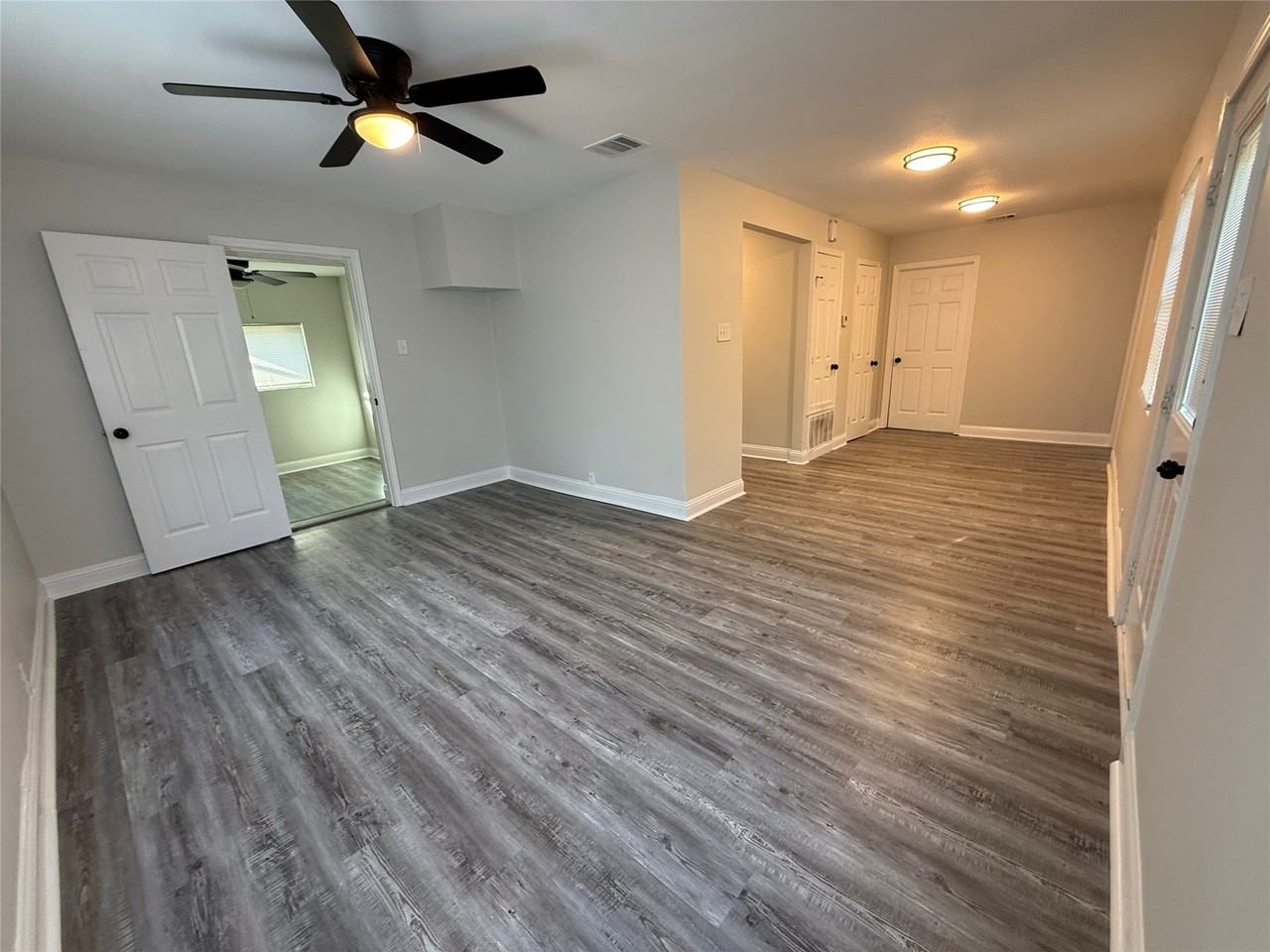 1033 S Hub St - Photo 3 of 12