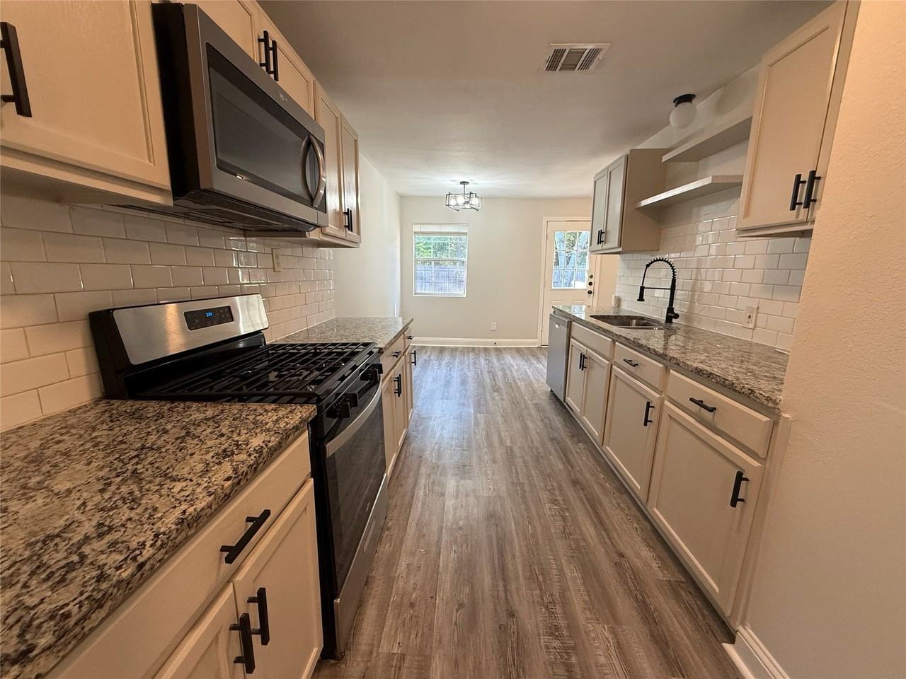 1033 S Hub St - Photo 4 of 12