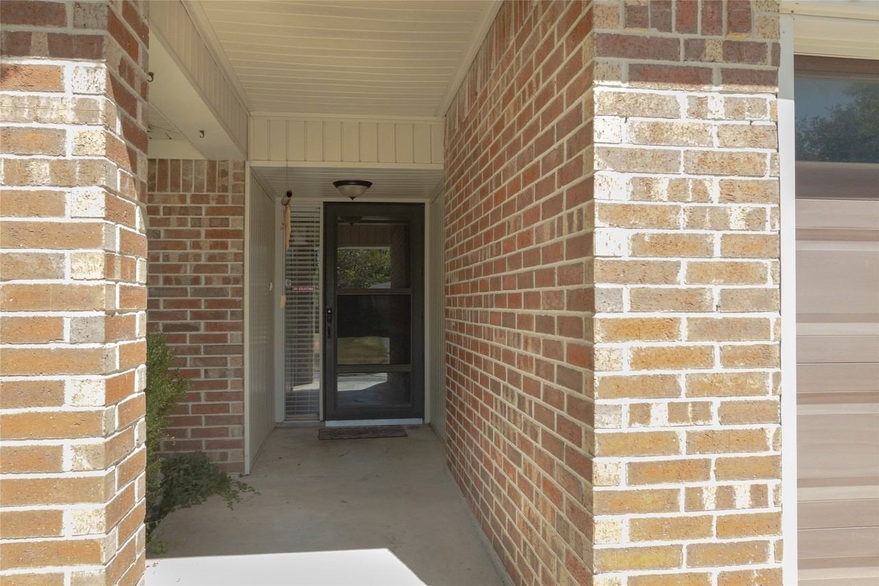 4915 Prairieview Ct S - Photo 2 of 29