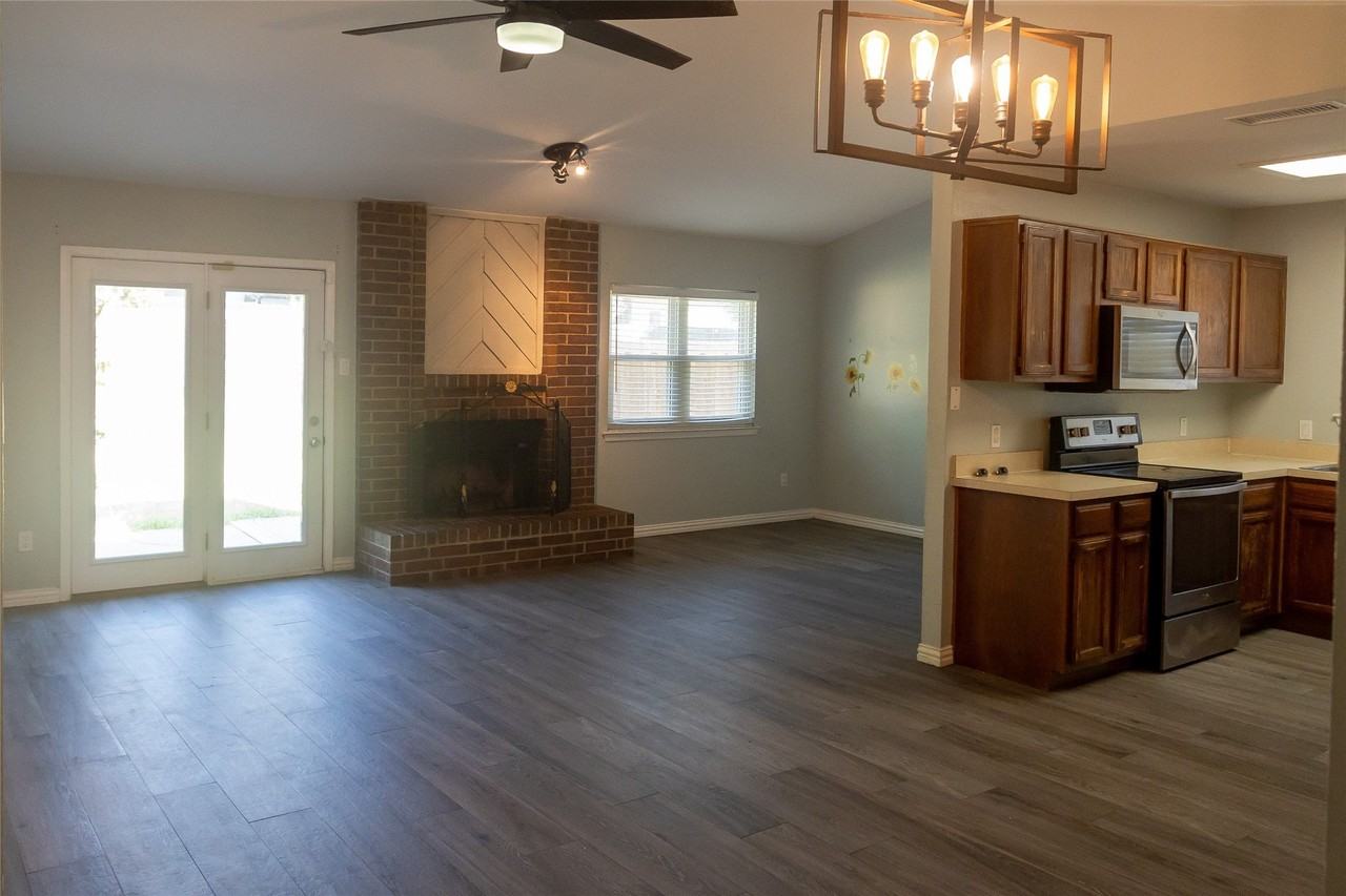 4915 Prairieview Ct S - Photo 4 of 29