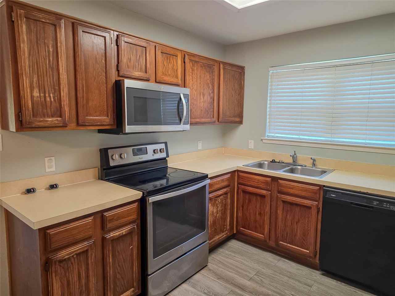 4915 Prairieview Ct S - Photo 7 of 29