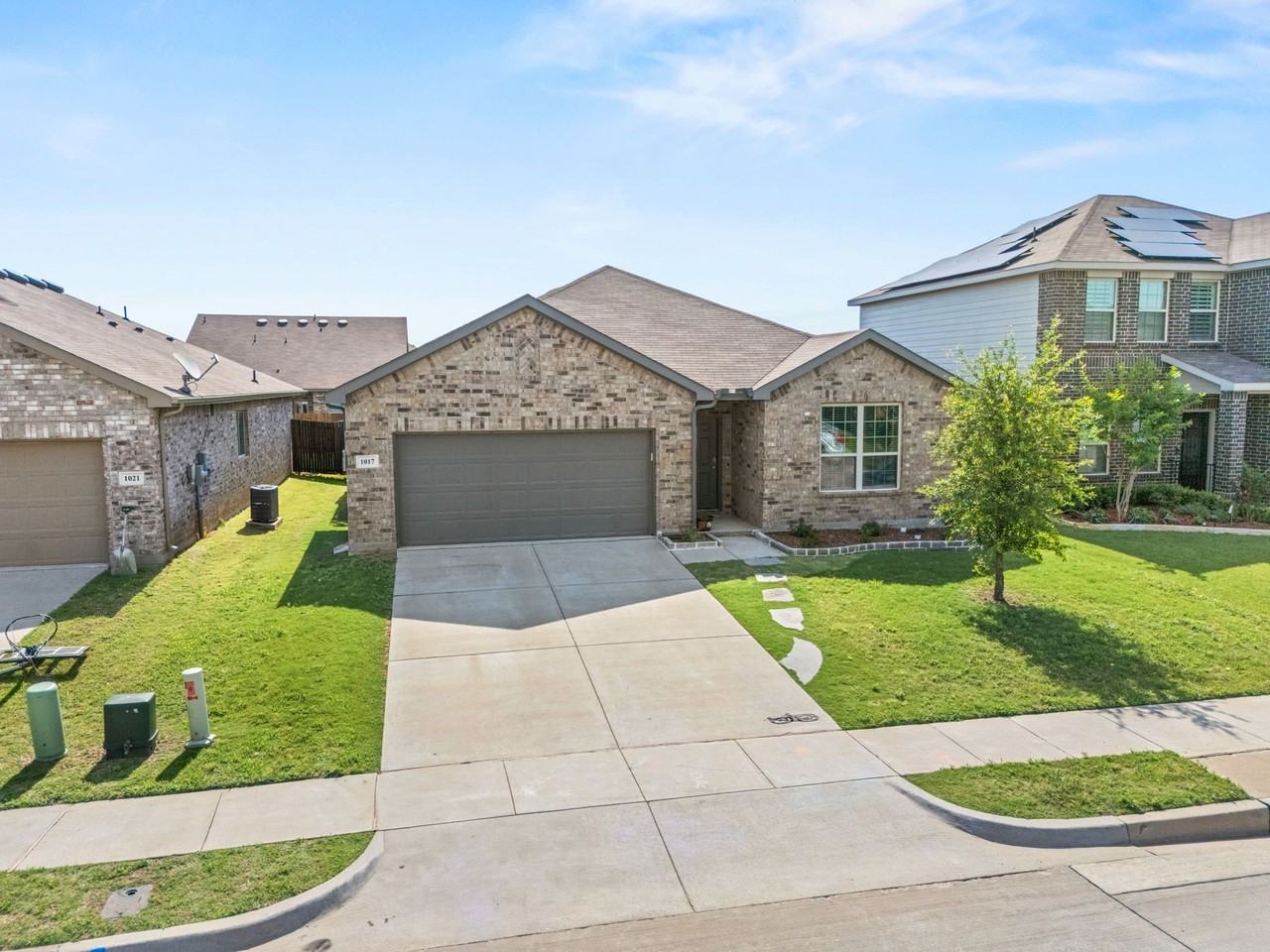 1017 Waverly Dr - Photo 2 of 27