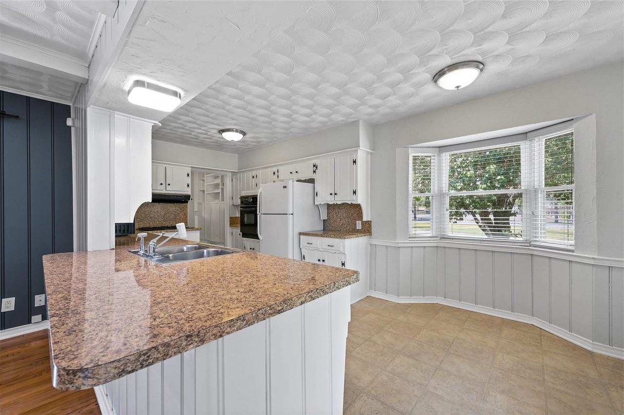 3468 Townsend Dr - Photo 4 of 19