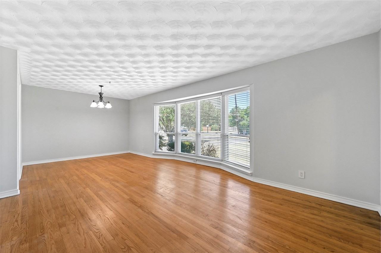 3468 Townsend Dr - Photo 5 of 19