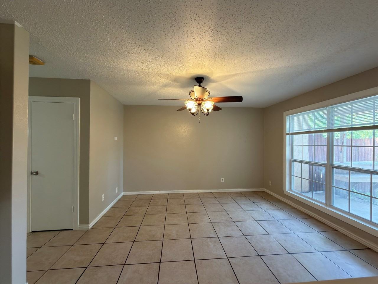 358 Valley Park Dr - Photo 4 of 34